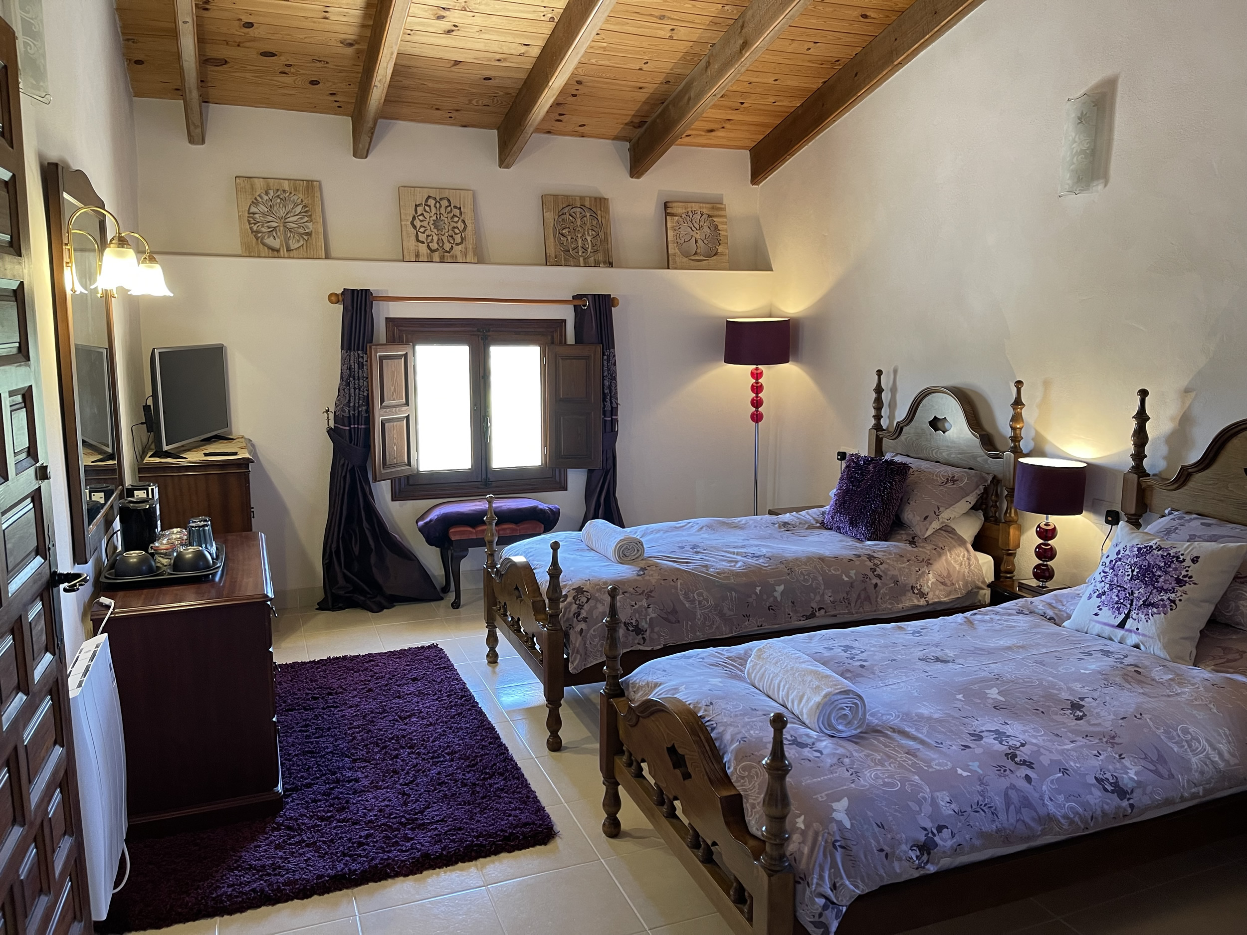 Lo Morado, the Purple room with twin beds and dual aspect views