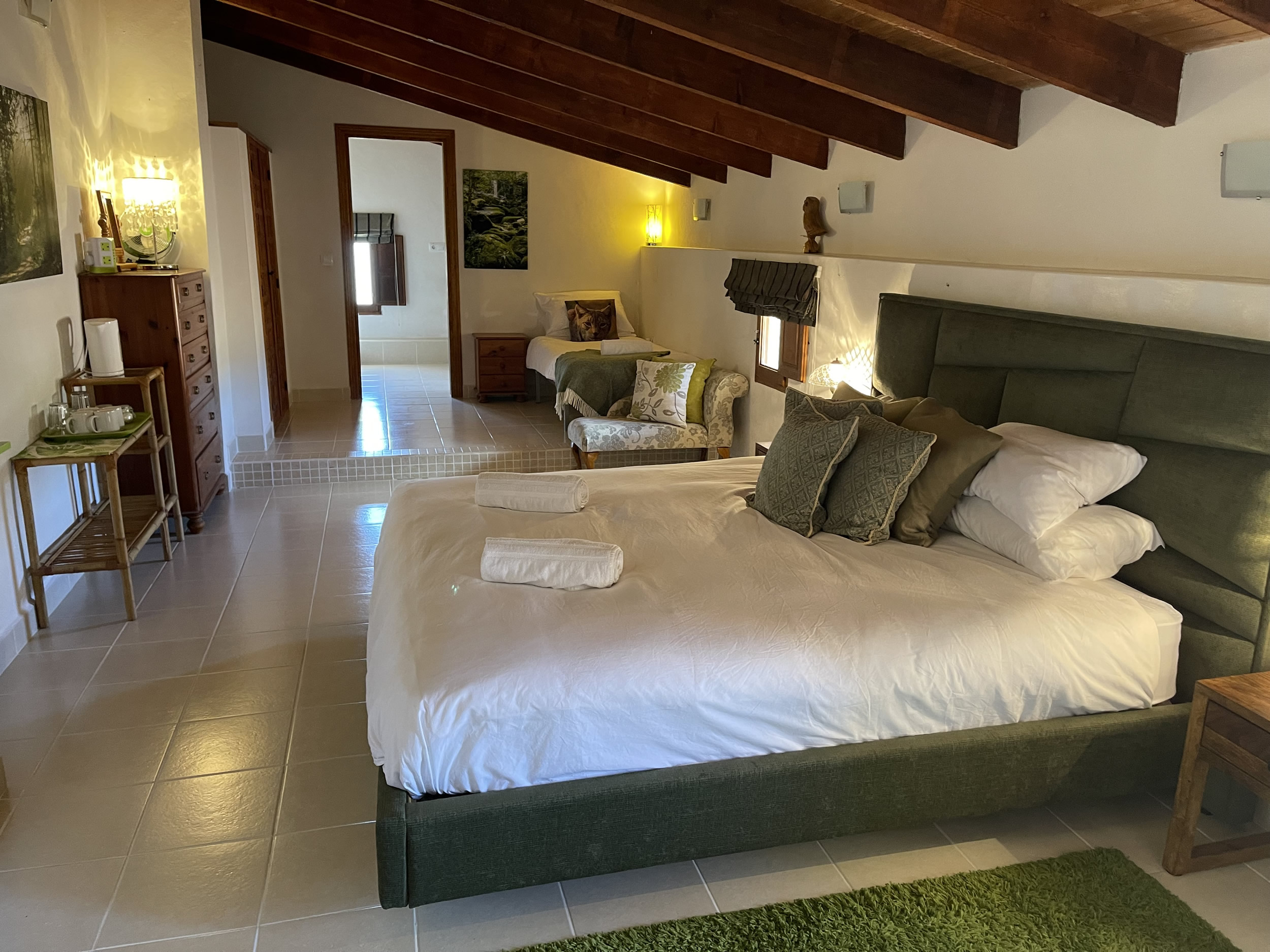 La Verde, the Green room with Super-King Bed and Sateline TV